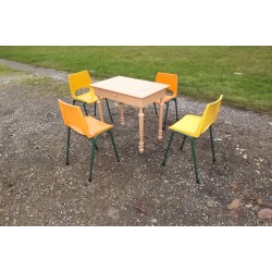 4 Chaises Enfant Vintage Fer et plastic : HG .