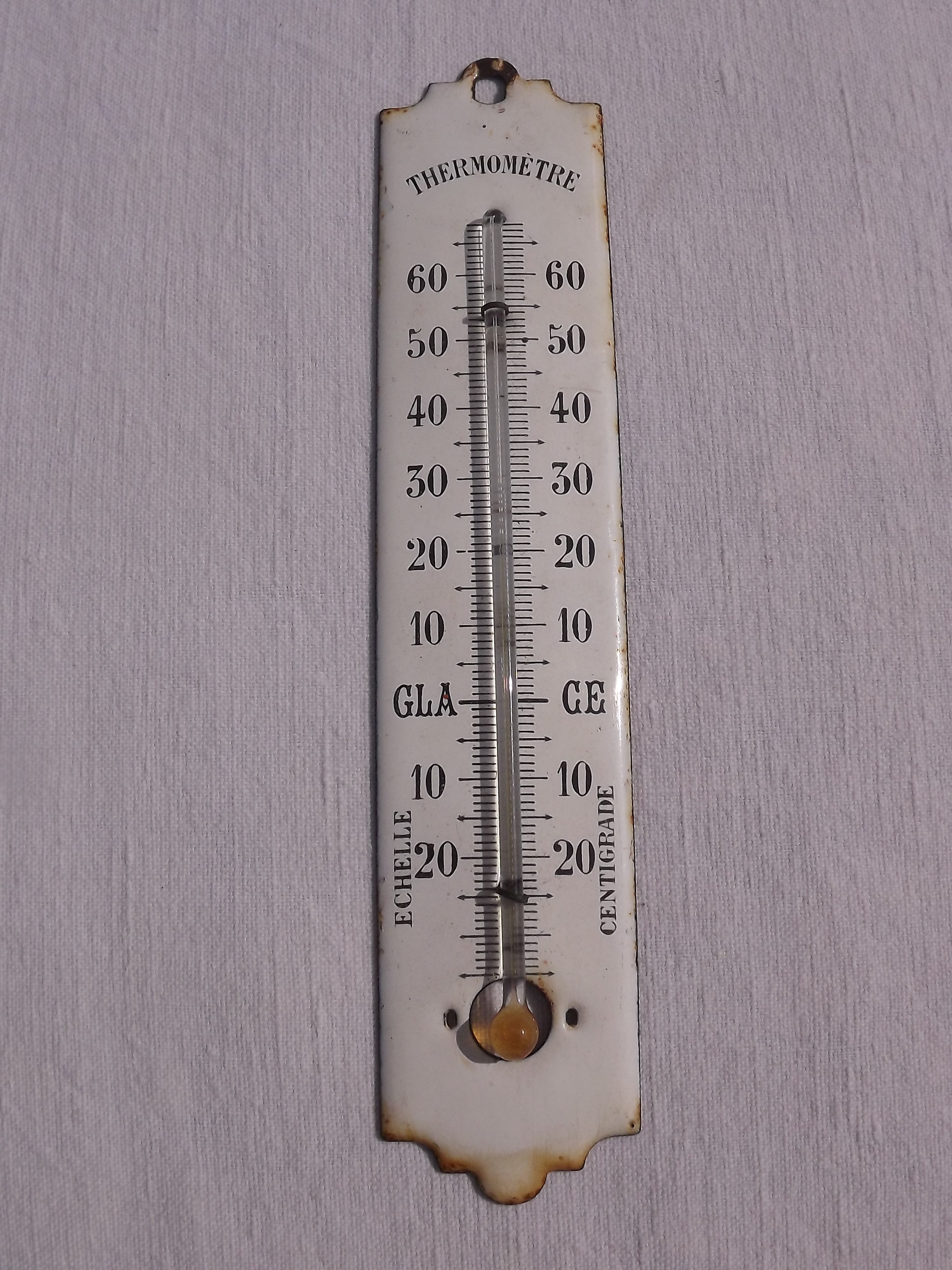 Thermomètre, plaque émaillée. Bon état. 98,5 x 32 cm B…