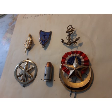 Lot de 6 Broches et Insignes Divers