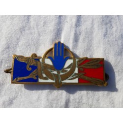 2 Broches Insignes Divers