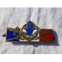 2 Broches Insignes Divers