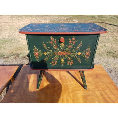 Meuble de Rangements bois Peint décor Savoyard
