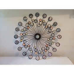 Décoration Soleil Fer et Cabochons Style Nacre de Couleurs