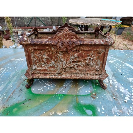 1 Jardinière en Fonte 1900 de Charleville - Mézières