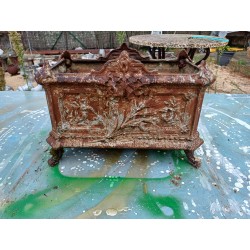 1 Jardinière en Fonte 1900 de Charleville - Mézières