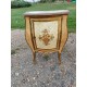 Meuble chevet Ventru en Bois doré + Tablette