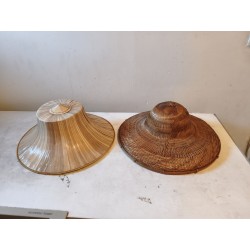 2 Chapeaux Asiatiques