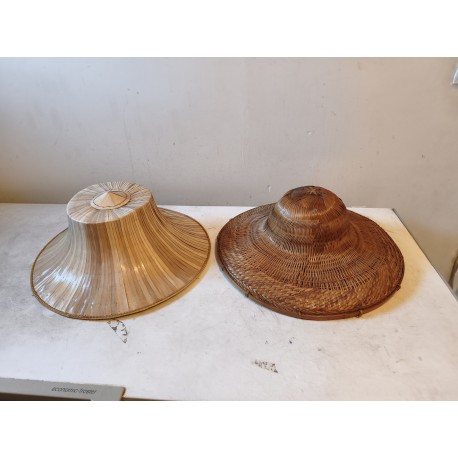 2 Chapeaux Asiatiques
