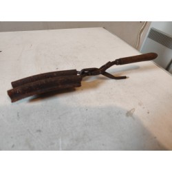 Fer à Friser en Métal Ancien , Objet Populaire