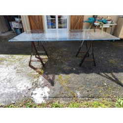 Table Vintage Plateau Verre Tréteaux Plastic Fumé