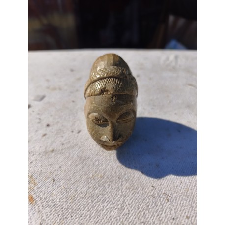 Téte en Pierre de Madagascar Ancienne