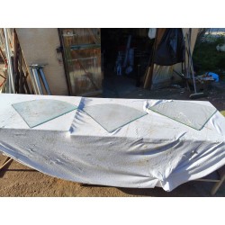 3 étagéres d'angles en verre