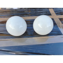 Paire de Tulipes Globe Verre Opalin Blanc des Années 60